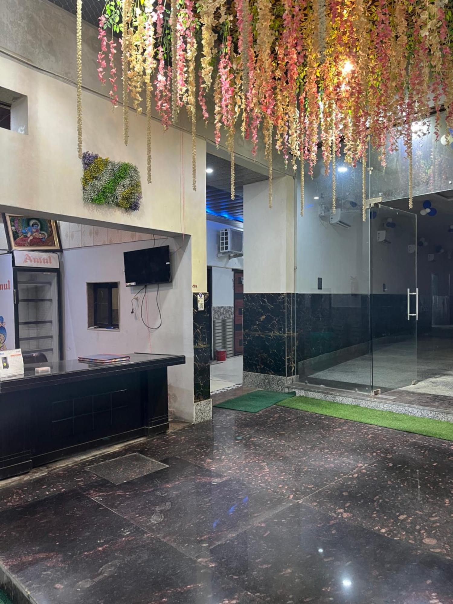 Vrindāvan G&G Palace מראה חיצוני תמונה